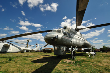 Fototapeta na wymiar Helicopter Mi-10K Skycrane