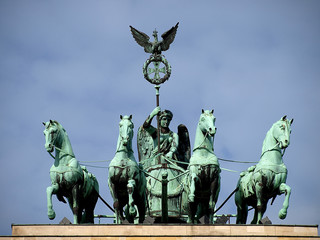 Quadriga auf dem Brandenburger Tor in Berlin © JuliSonne