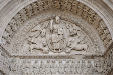 statue de saint trophime 1