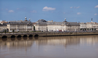 bordeaux panoramique des quais bordant de la garonne