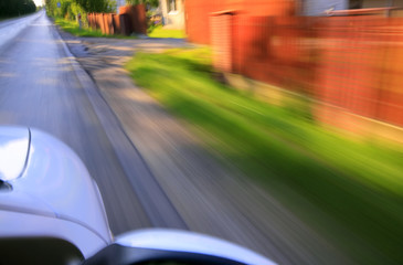 Fototapeta na wymiar Drogi i samochód z motion blur