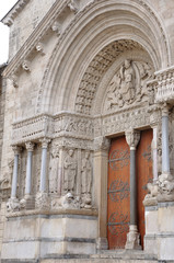 église saint-trophime 11