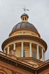 Fototapeta na wymiar Courthouse Domes no statue