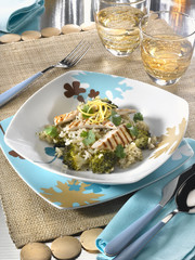 riz pilaf au brocoli, au citron et poulet grillé