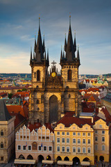 Fototapeta na wymiar Iglesia de Tun en la Plaza Vieja de Praga