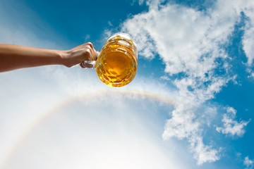 Wiesnbier und der blau weisse Himmel der Bayern