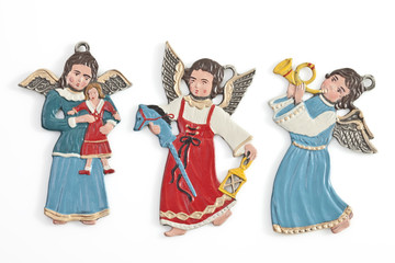 drei Engelanhänger aus Metall
