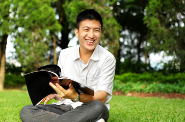 Obraz premium man chat and smile with book outdoor