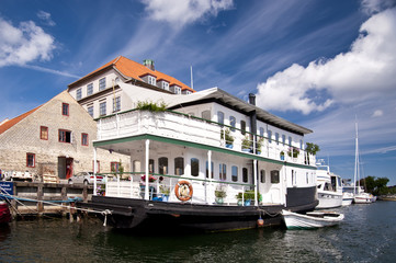 Fototapeta na wymiar Hausboot w Kopenhadze