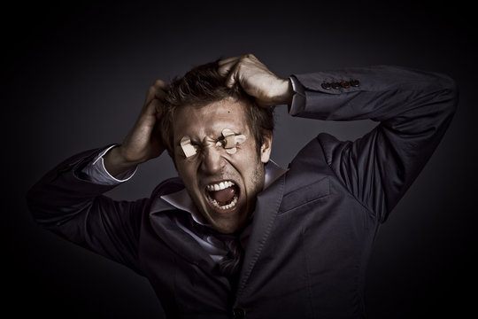 cri aveugle malade voir vomir &eacute;coeur&eacute; fou yeux oansement homme