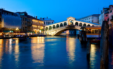 Fototapeta na wymiar Most Rialto w Wenecji, Włochy