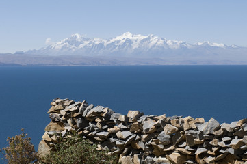 lago titicaca y cordillera andina