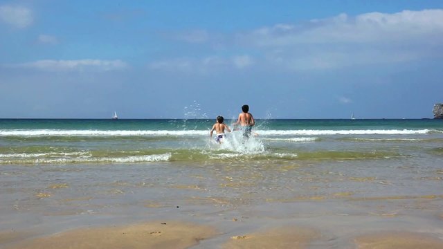 bambini in spiaggia