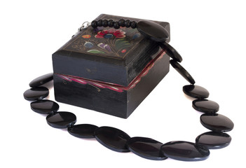 Collano di legno nera