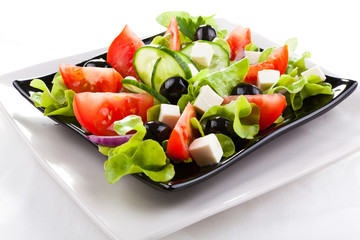 Vegetable salad with cheese