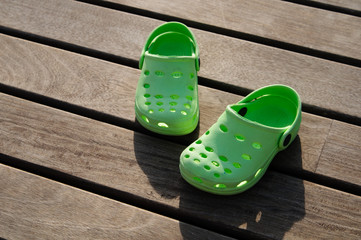 Chanclas verdes de bebe