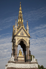 Fototapeta na wymiar The Albert Memorial in Hyde Park London, England