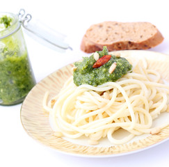 Nudeln mit Pesto