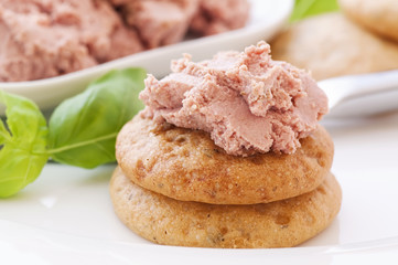 Streichwurst mit Cracker