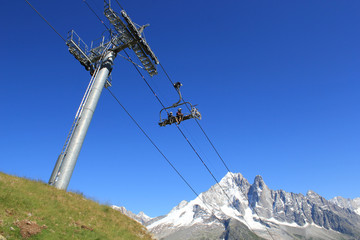 Obraz premium Bikers on a lift chair in the mountain
