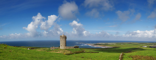 Doonagore castle panoramic - Ireland