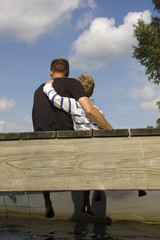 Papa und Sohn am Steg