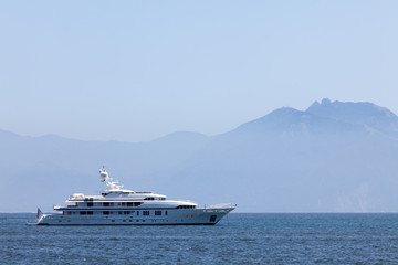 Fototapeta na wymiar Cruising yacht in the sea on the background of mountains