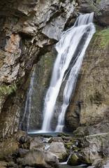 Fototapeta na wymiar Wodospad w dolinie Ordesa