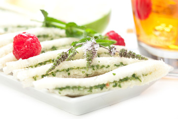 iced tea and sandwiches