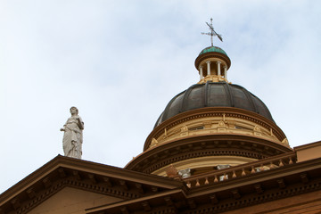 Fototapeta na wymiar Courthouse Domes