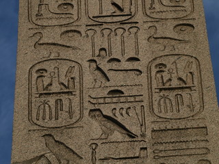 Obelisco en la plaza de la Concordia en Paris