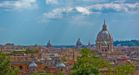 Fototapeta na wymiar buildings and church dome in Rome