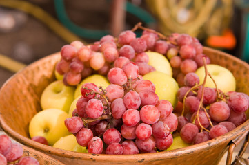 Bowl with apples and grapes.