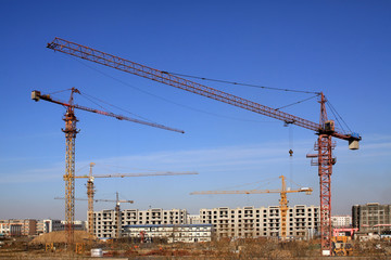 Fototapeta na wymiar budowa budynku wielopiętrowym