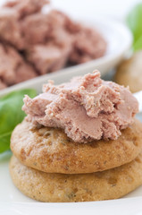 Streichwurst mit Cracker