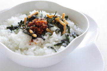 japanese green tea and rice with spicy garlic oil sauce