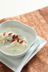 Chinese herbal chicken soup with gelatin noodles
