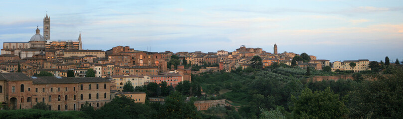 Fototapeta na wymiar Panoramiczny Zachód Widok Siena, Włochy