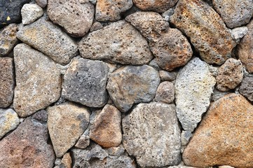 unregelmäßiges Natursteinmauerwerk