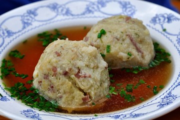 Knödelsuppe