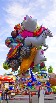 Luftballons auf dem Rummel