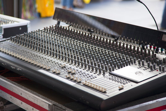 audio mixer in detail