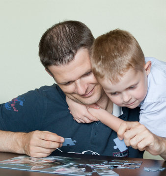 zusammen puzzeln