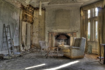 Fototapeta na wymiar HDR Zdjęcie starego opuszczonego domu