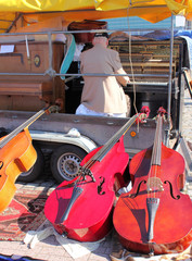 flohmarkt: streichinstrumente, klavier,