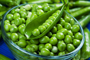 Fresh raw green peas