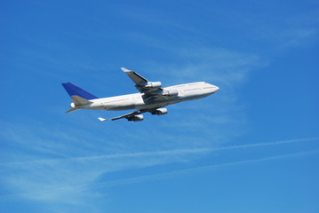 Großraumjet beim Start