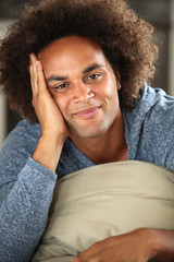 Obraz premium Closeup of young smiling man in couch