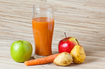 Carrots, apple and juice