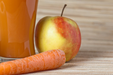 Carrots, apple and juice